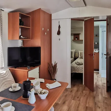 Prázdninový dům 2 Bedroom Awesome In *