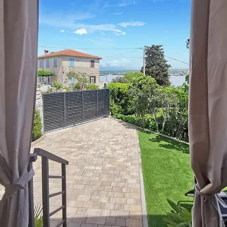 Dom wakacyjny 2 Bedroom Awesome In Vantacici