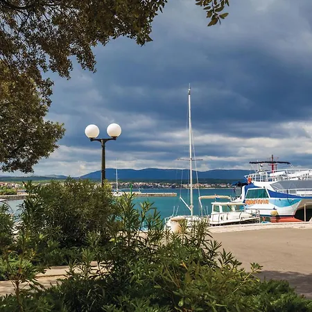 Prázdninový dům 2 Bedroom Awesome In *