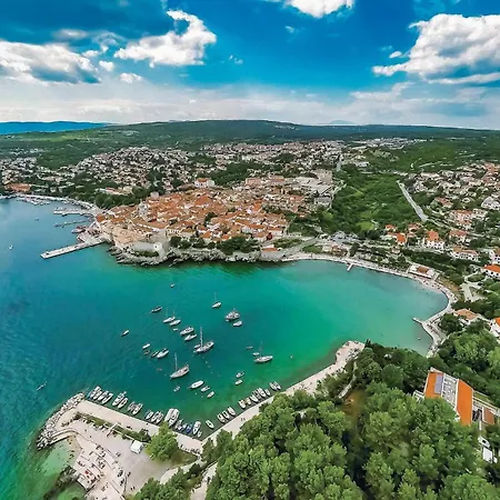 Prázdninový dům 2 Bedroom Awesome In Vantacici