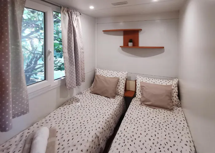 2 Bedroom Awesome In Vikendica Vantacici