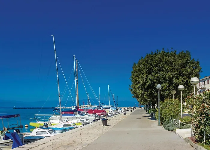 2 Bedroom Awesome In Vantacici